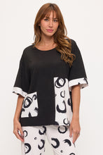 Load image into Gallery viewer, VP Inbinding Round Neck Pocket Contrast Top
