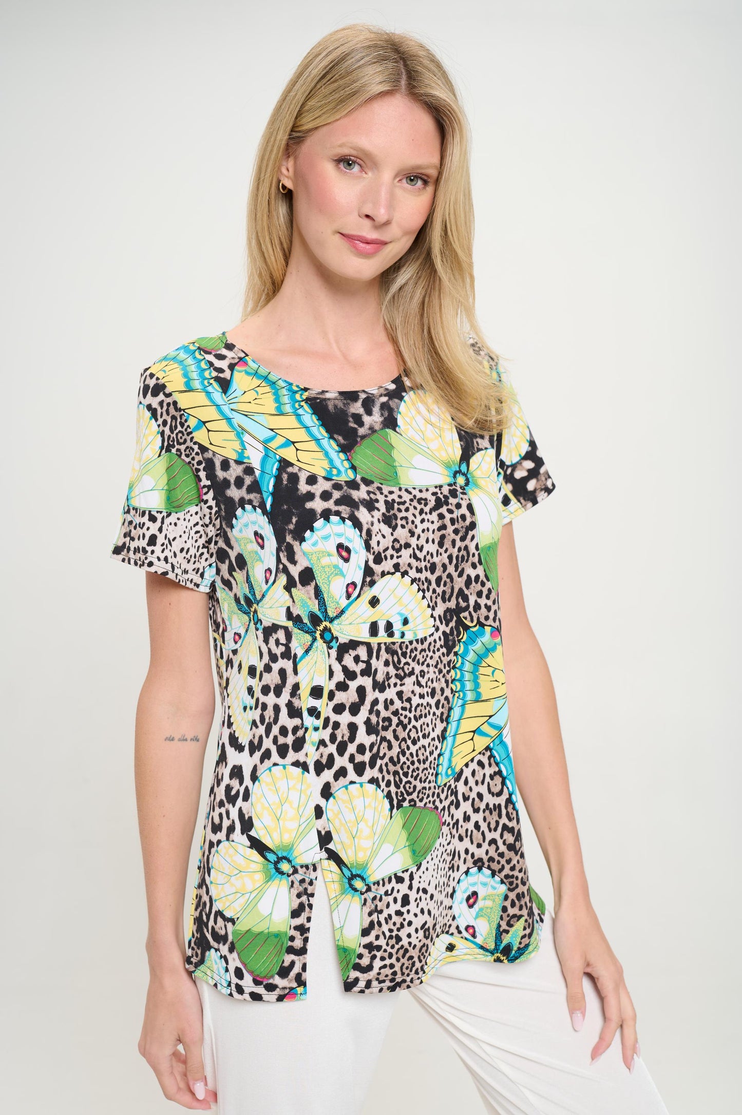 HIT Round Neck Short Sleeve Slit Top-3079HT-SRP1-W345